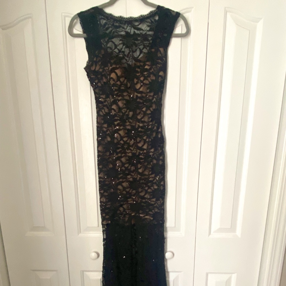 WEDDING GUEST OR PROM - LONG LACE WITH SEQUINS OPEN BACK BLACK GOWN SIZE 1/2